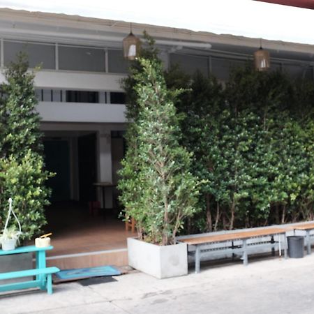 Ploy Hostel Bangkok Bagian luar foto
