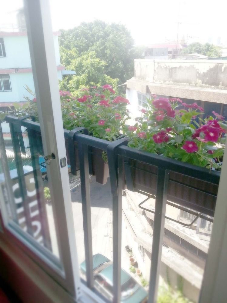 Ploy Hostel Bangkok Bagian luar foto