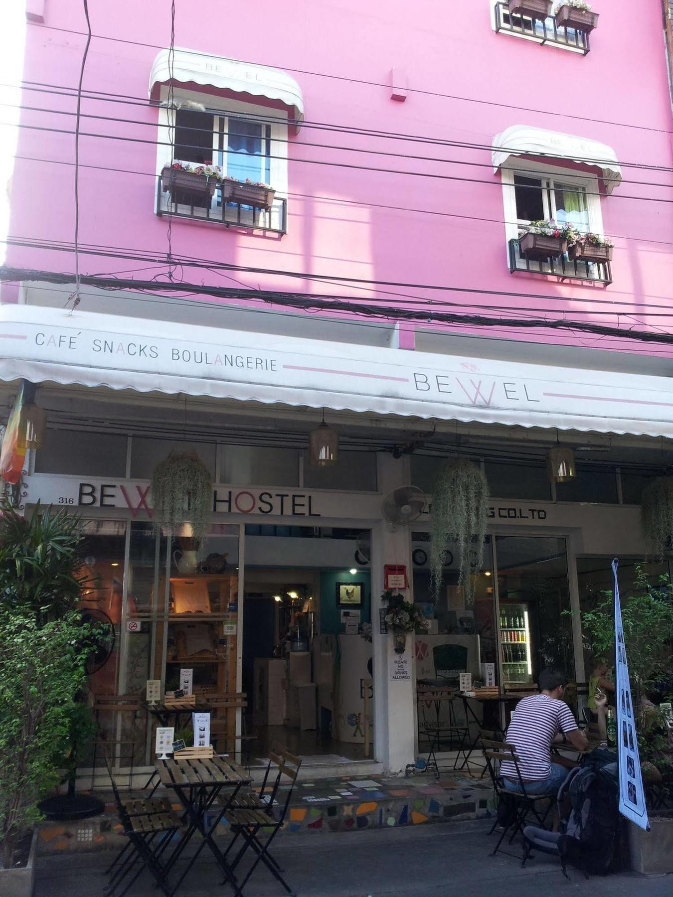 Ploy Hostel Bangkok Bagian luar foto