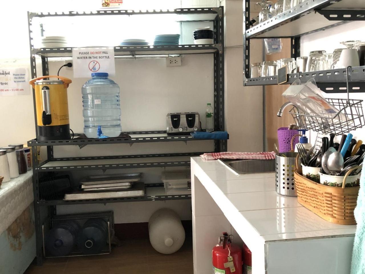 Ploy Hostel Bangkok Bagian luar foto