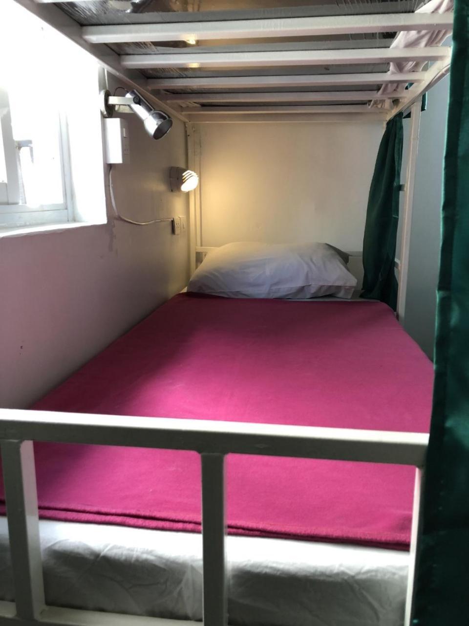 Ploy Hostel Bangkok Bagian luar foto