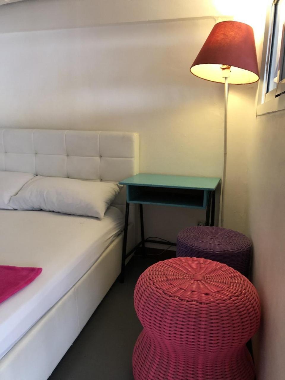 Ploy Hostel Bangkok Bagian luar foto