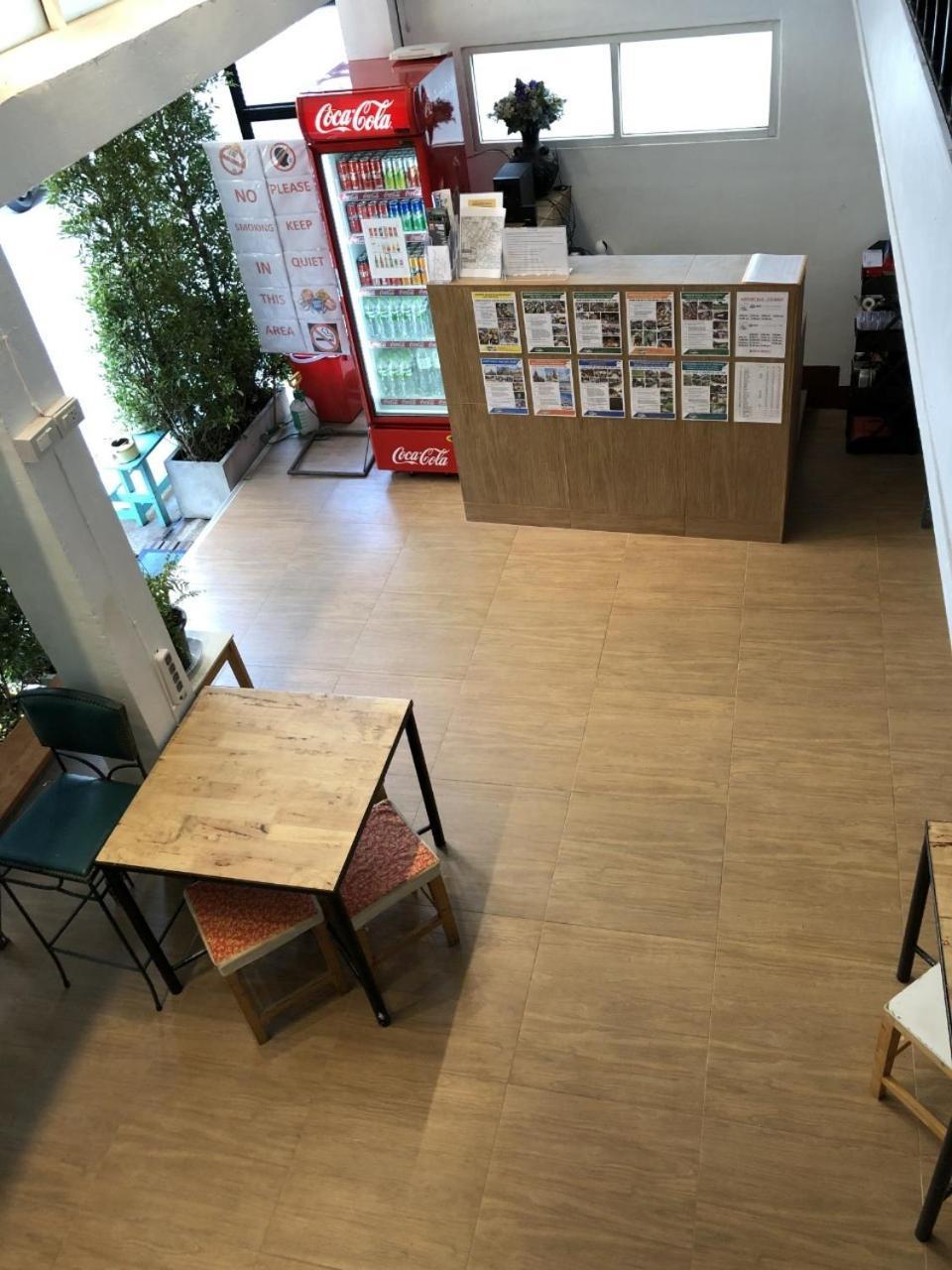 Ploy Hostel Bangkok Bagian luar foto