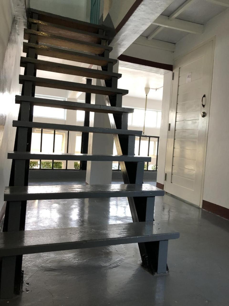Ploy Hostel Bangkok Bagian luar foto