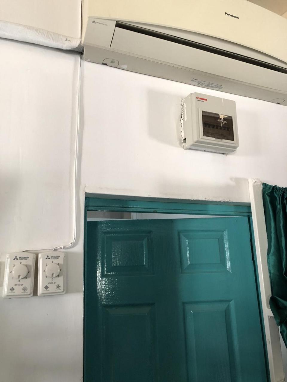 Ploy Hostel Bangkok Bagian luar foto