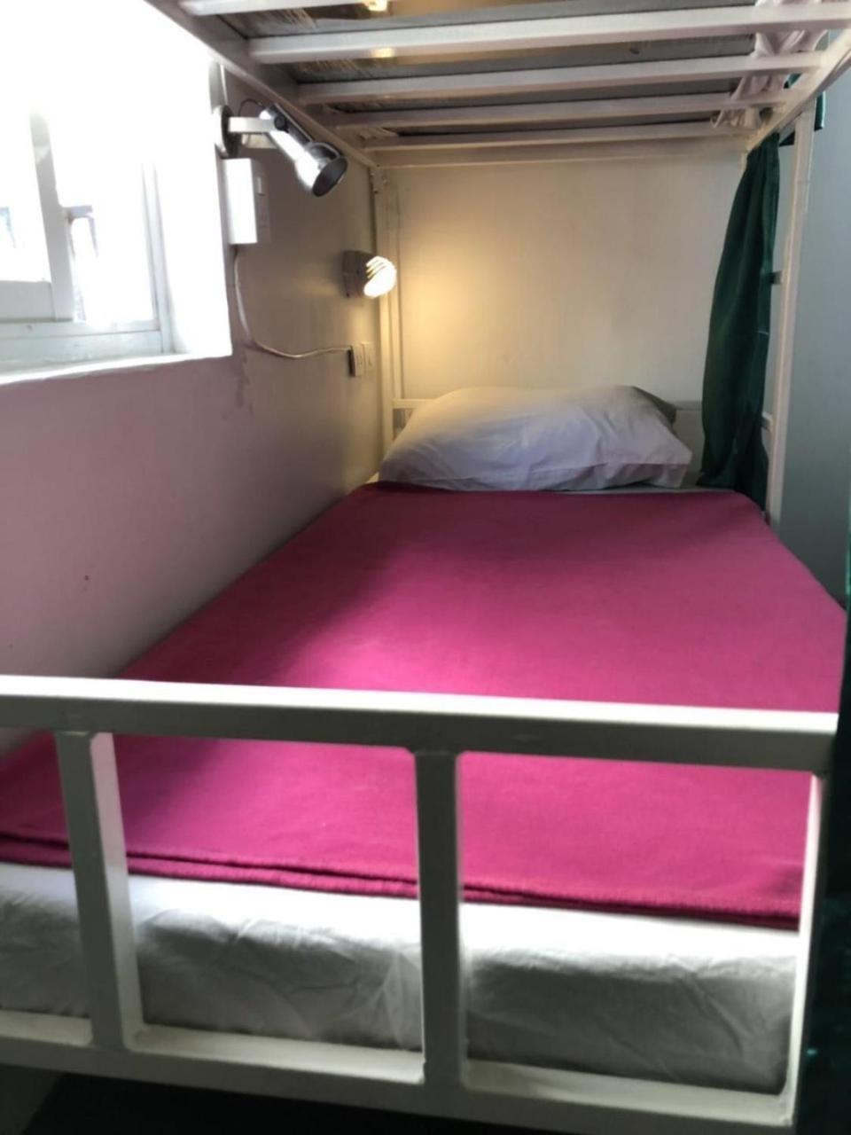 Ploy Hostel Bangkok Bagian luar foto