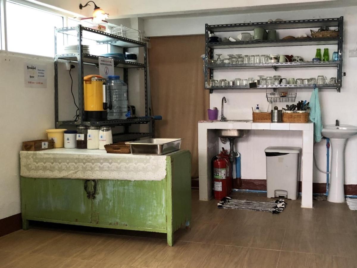 Ploy Hostel Bangkok Bagian luar foto